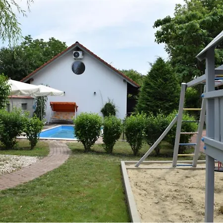 Apartment- Andrew 3 *